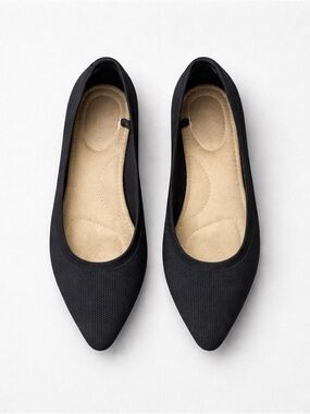 Old Navy Black Pointed Knit Ballet Flats